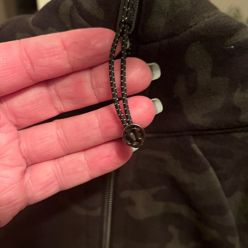 lululemon athletica Scuba Hoodie US8 Green Camouflage - Picture 8 of 9
